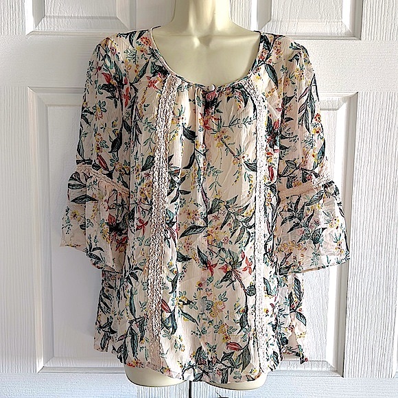 LC Lauren Conrad Tops - Lauren Conrad Boho Floral Cream Colored Wispy Keyhole Short Sleeve Top *Size L*